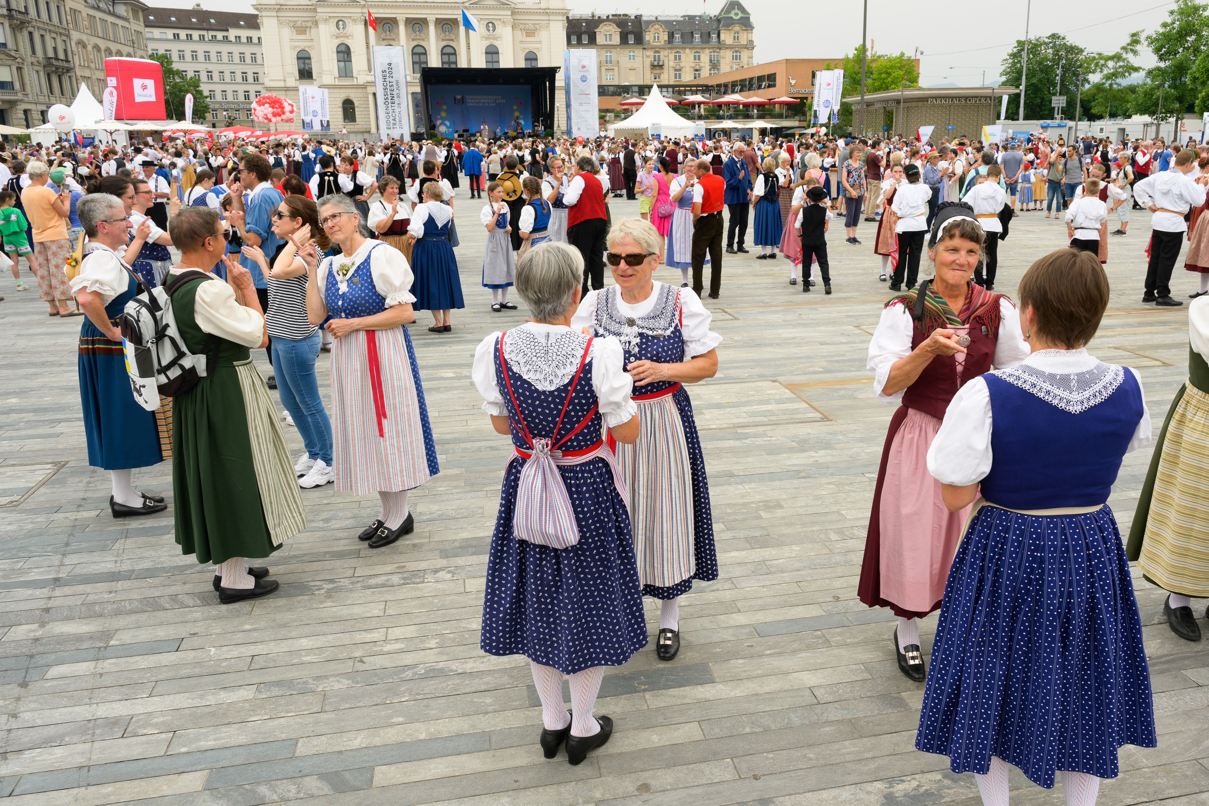 Samstag auf dem Sechseläutenplatz