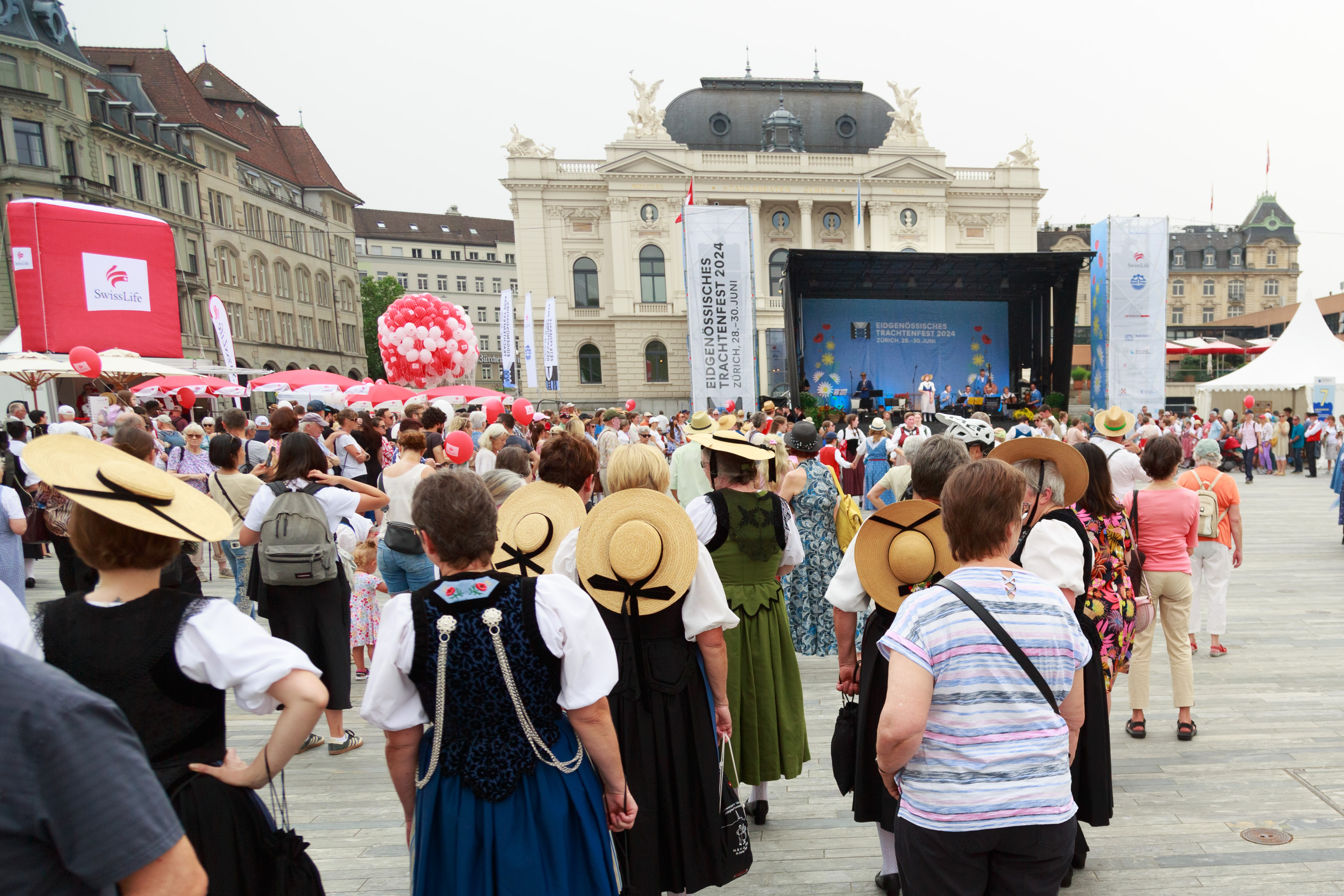 Samstag auf dem Sechseläutenplatz