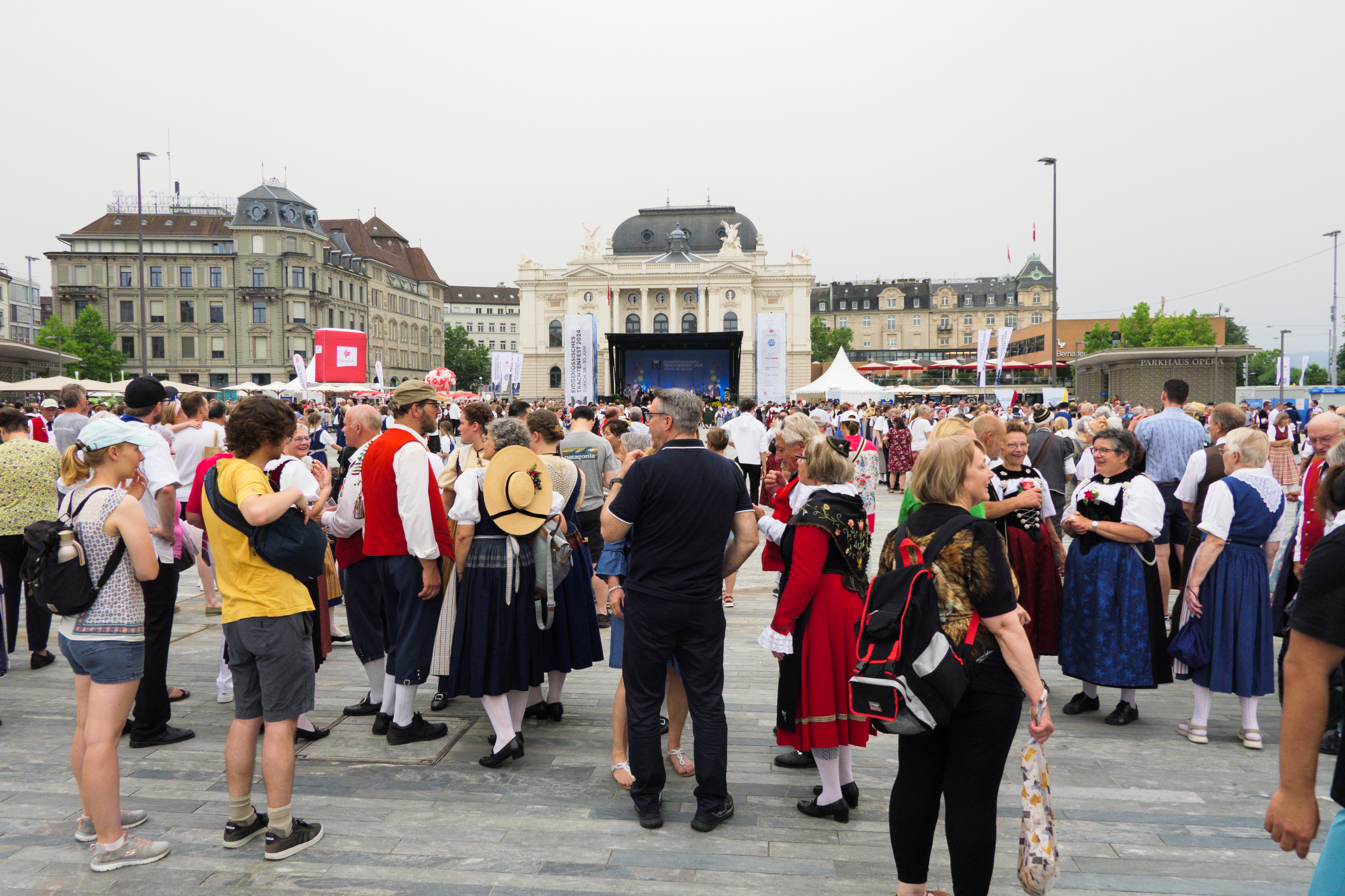 Samstag auf dem Sechseläutenplatz