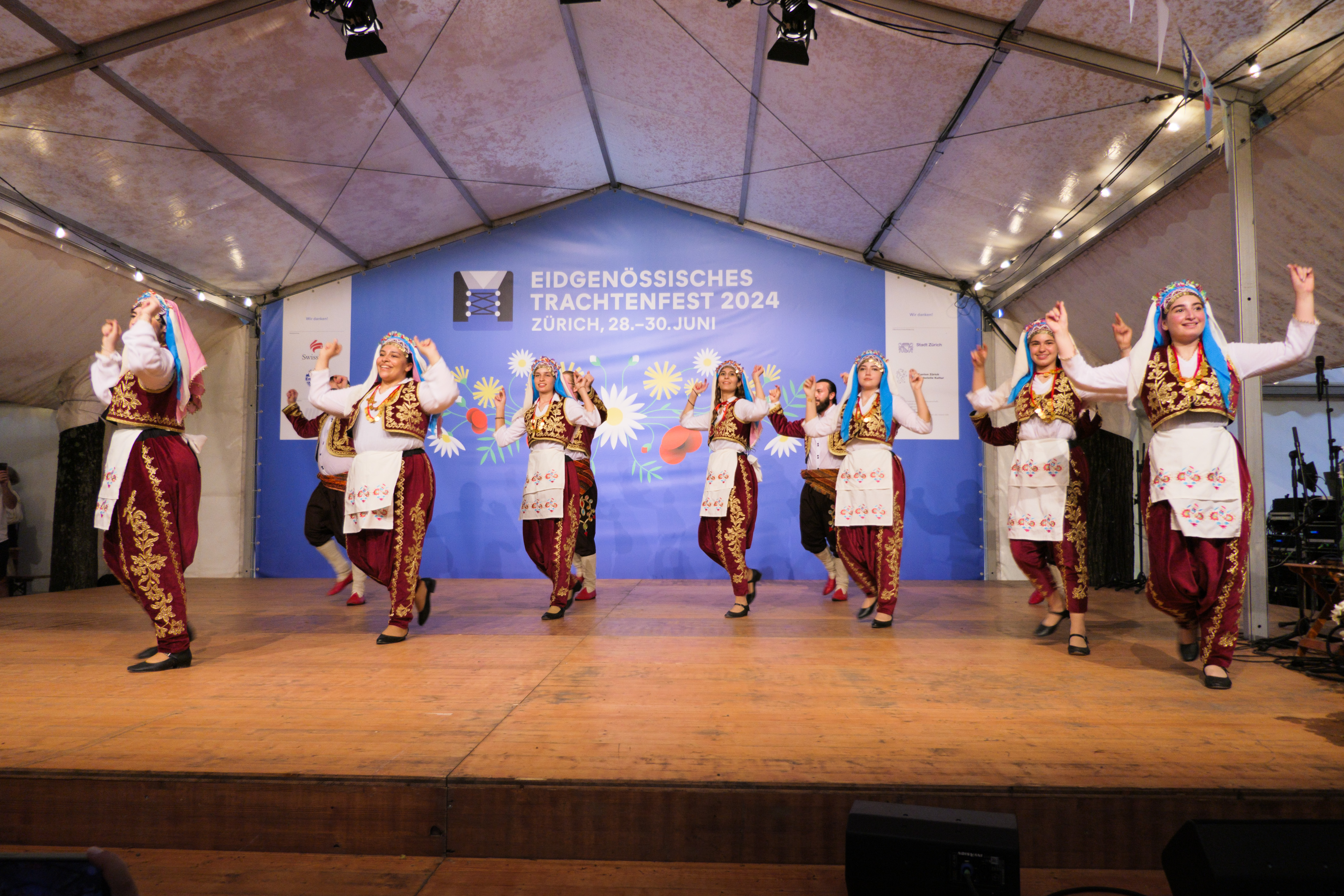 Internationale Volkstanzgala auf dem Lindenhof