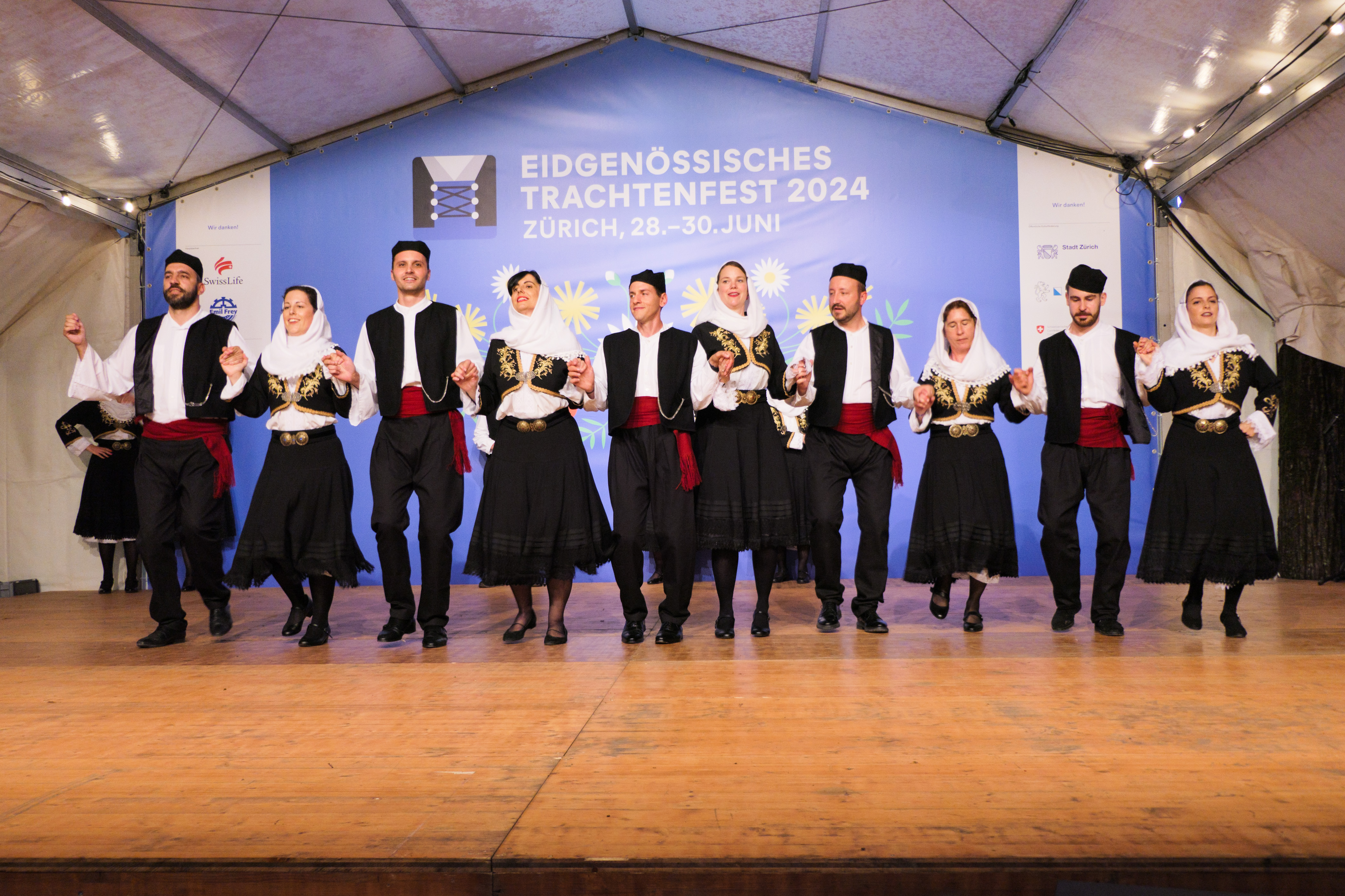 Internationale Volkstanzgala auf dem Lindenhof