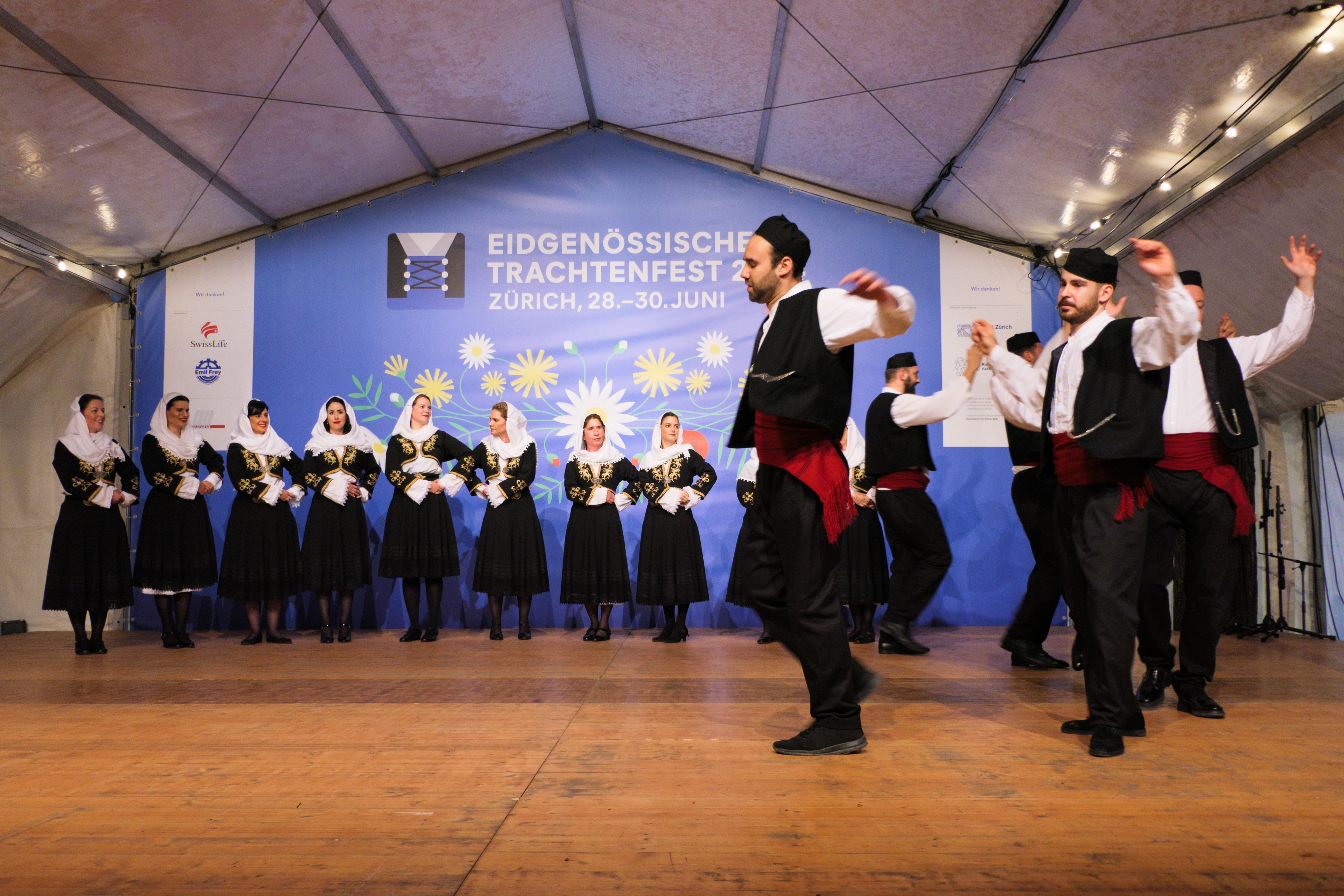 Internationale Volkstanzgala auf dem Lindenhof