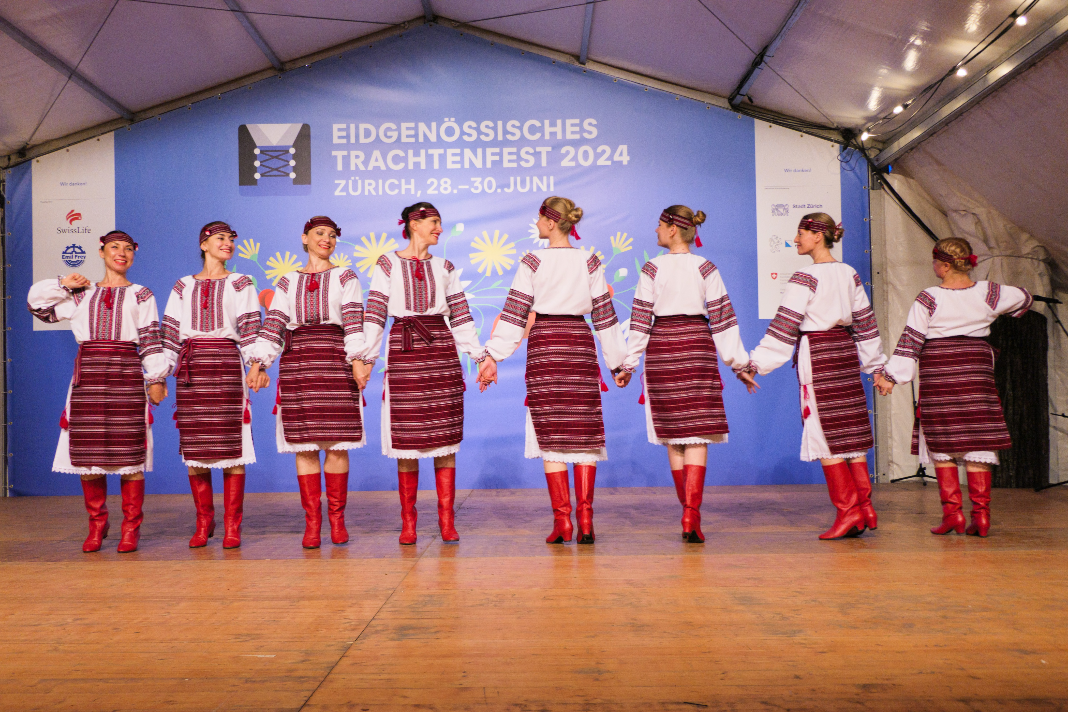 Internationale Volkstanzgala auf dem Lindenhof