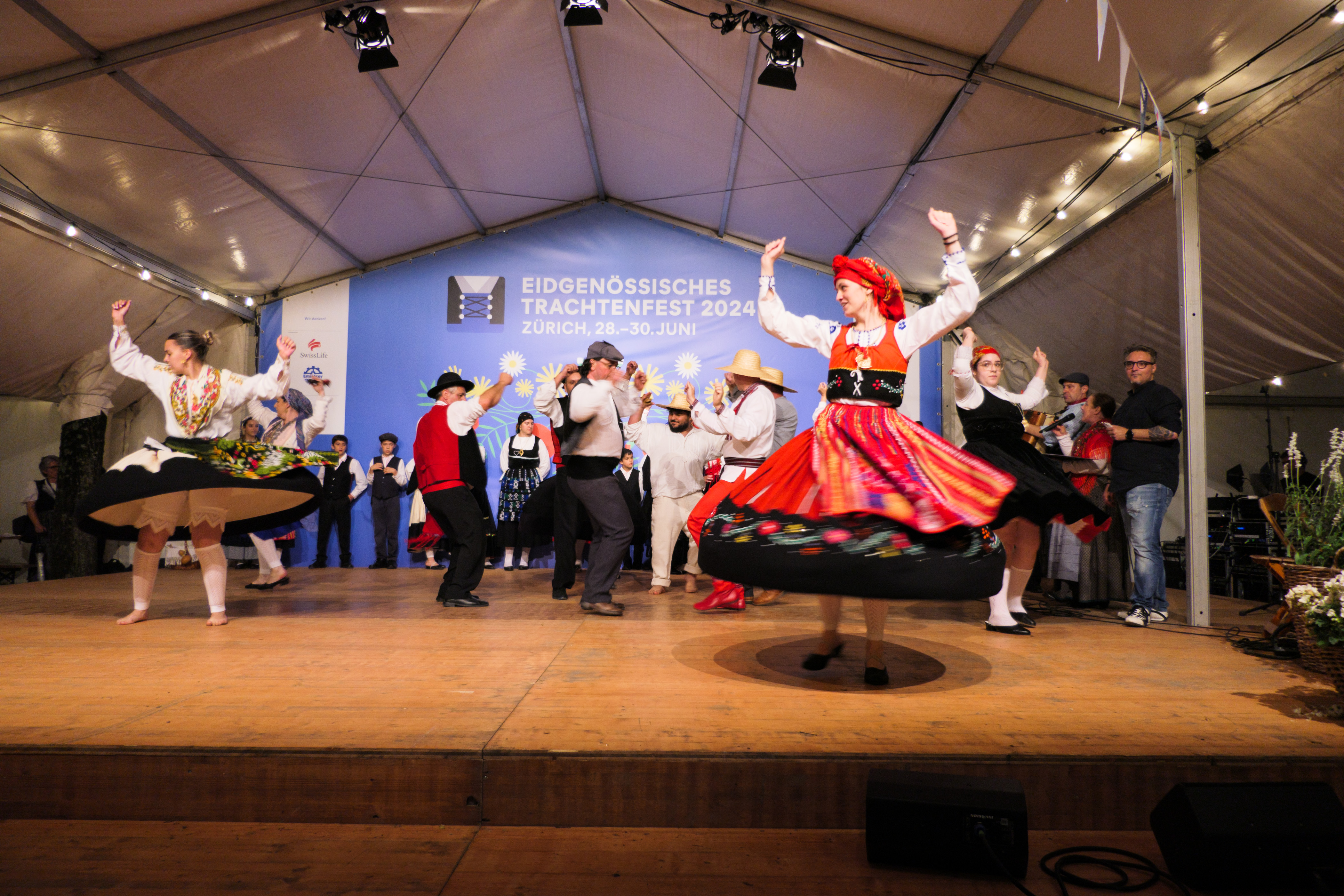 Internationale Volkstanzgala auf dem Lindenhof