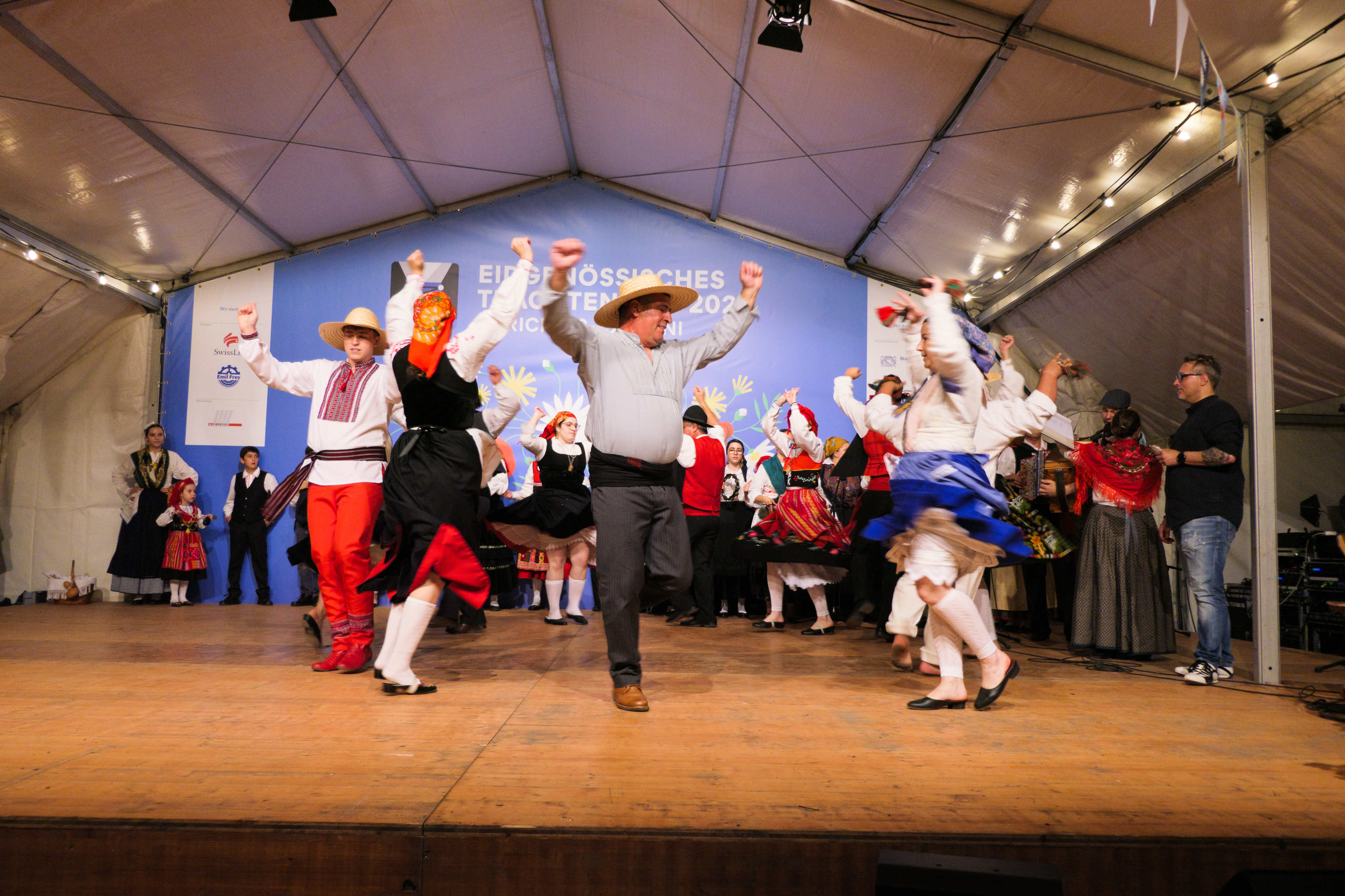 Internationale Volkstanzgala auf dem Lindenhof