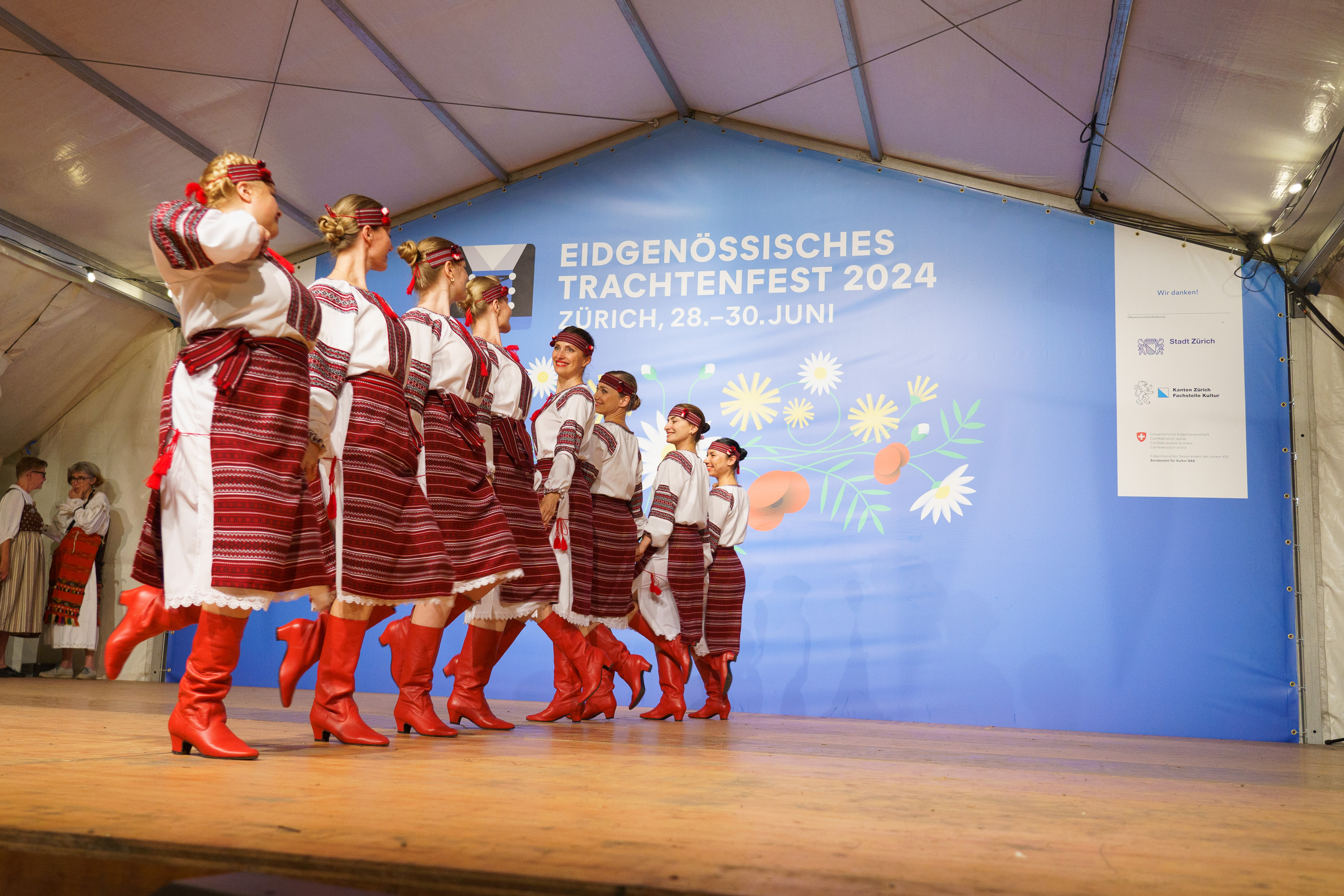 Internationale Volkstanzgala auf dem Lindenhof