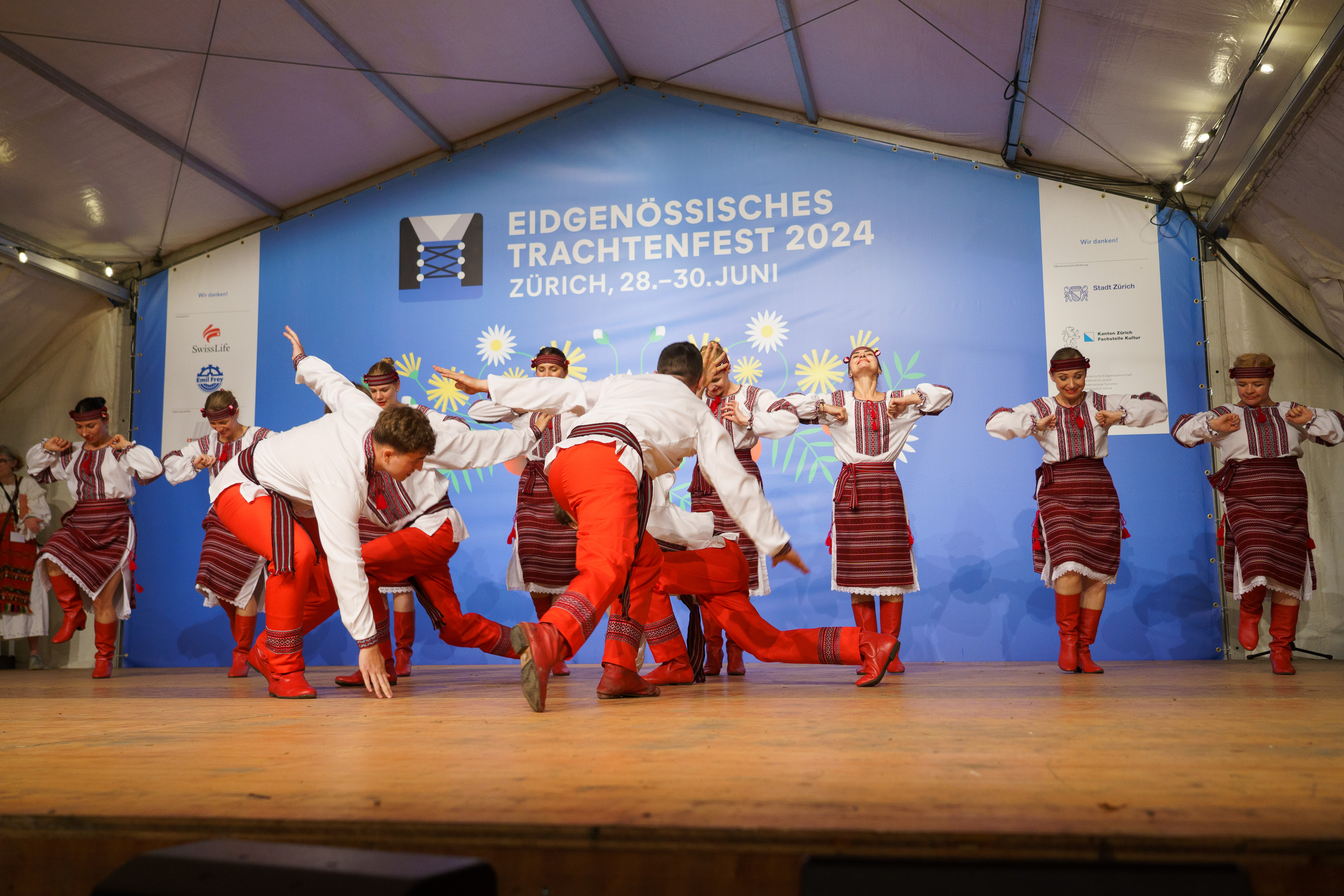 Internationale Volkstanzgala auf dem Lindenhof