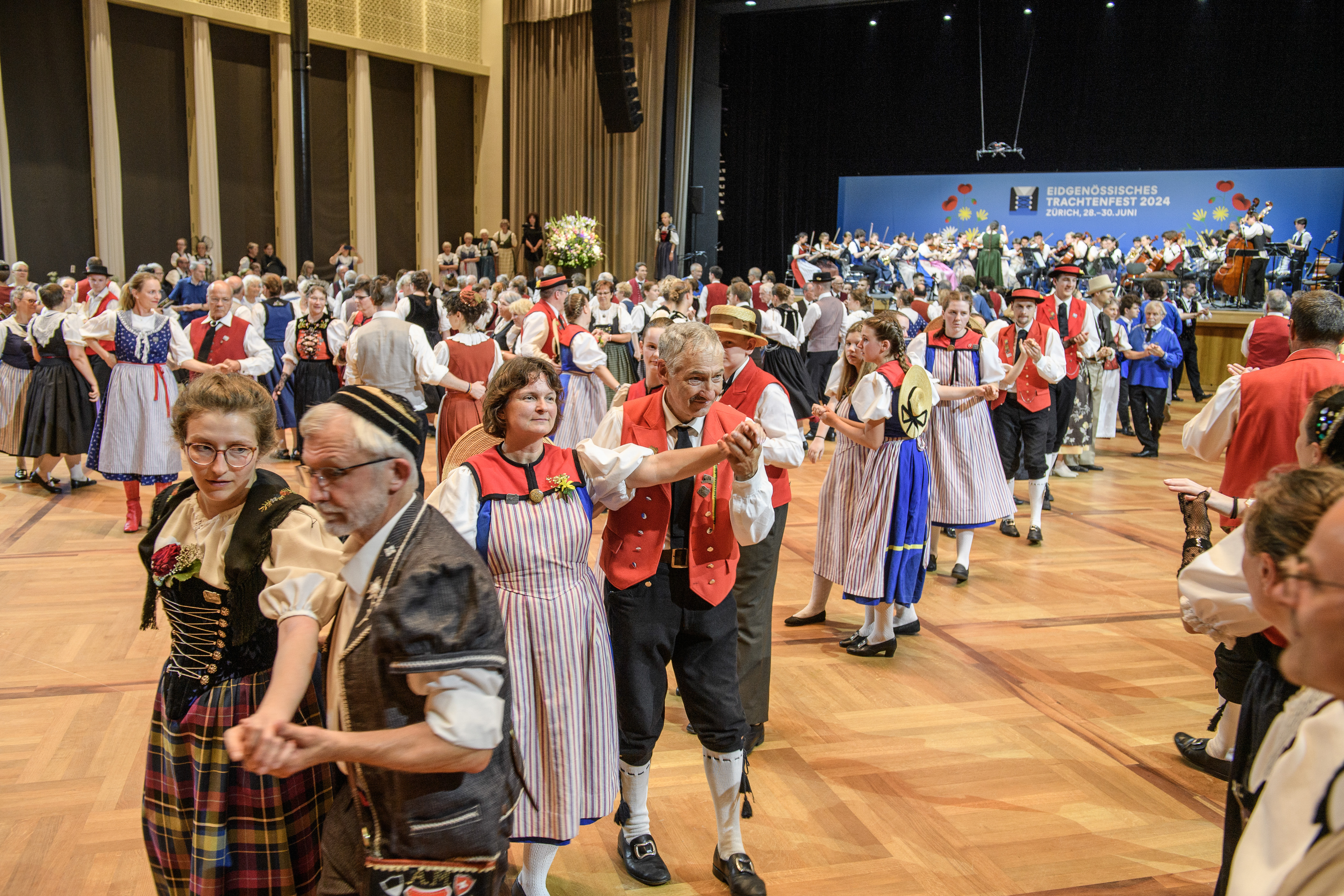 Volkstanzgala-im-Kongresshaus
