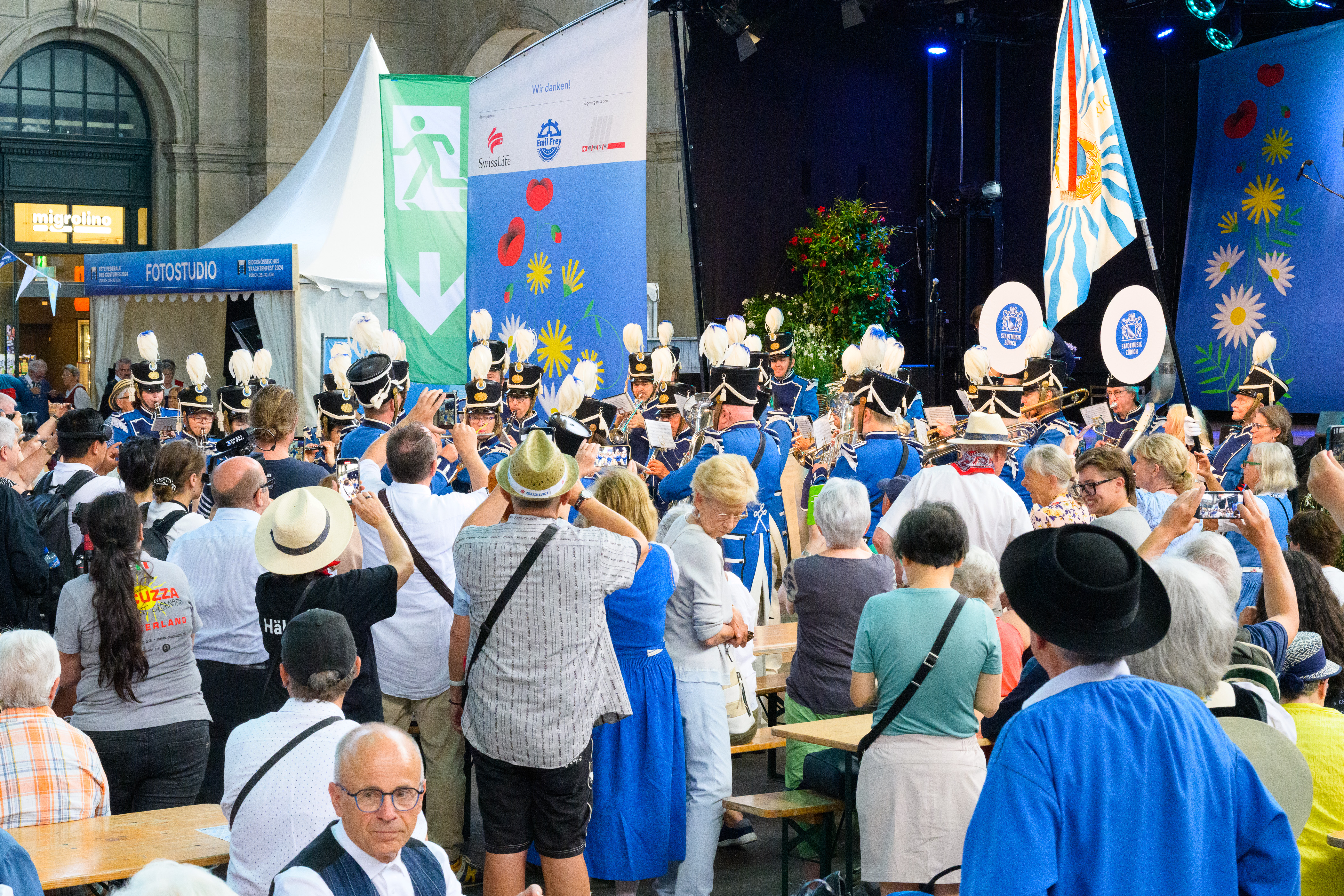 unterwegs zur Delegiertenversammlung in der Kirche St. Peter