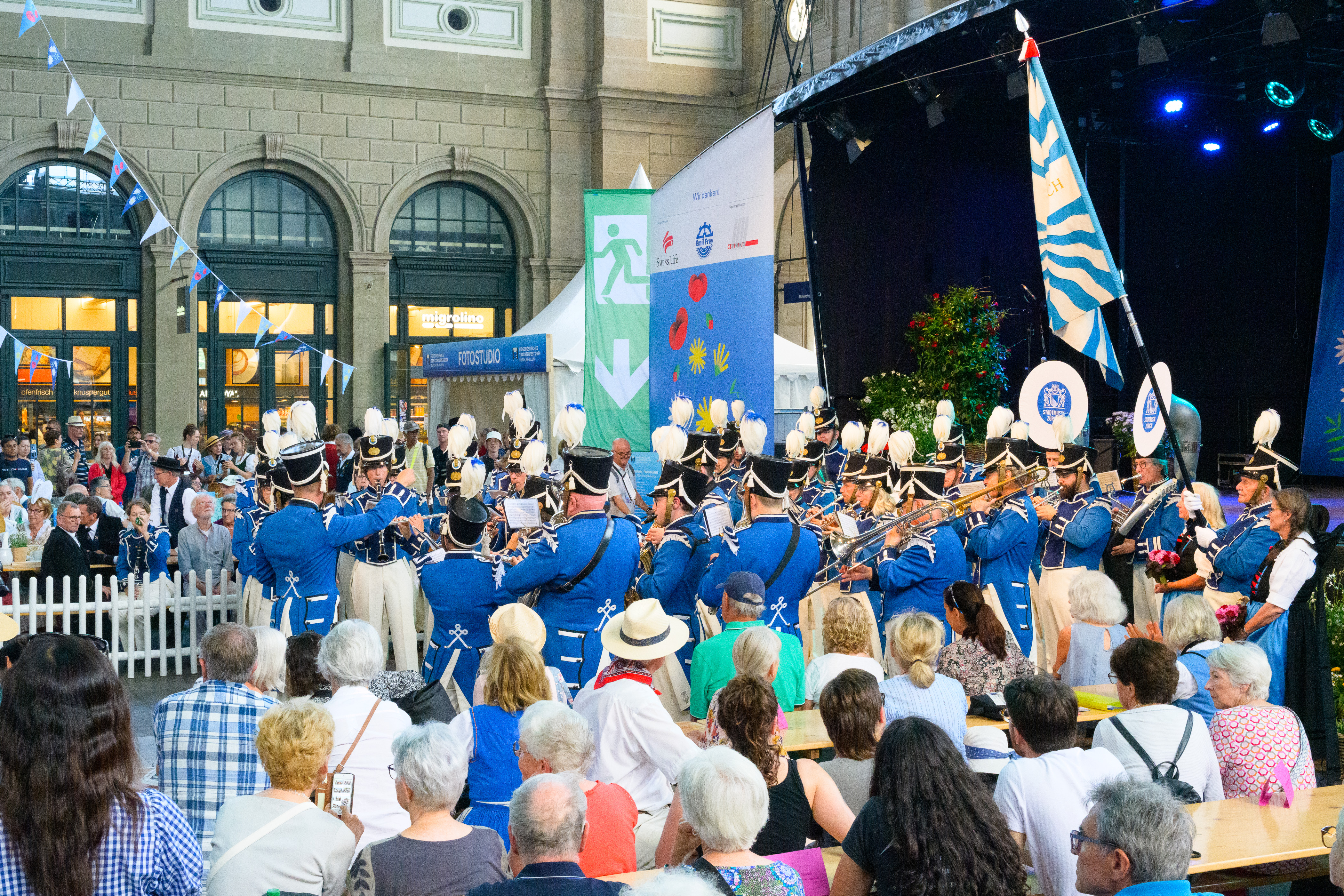 unterwegs zur Delegiertenversammlung in der Kirche St. Peter