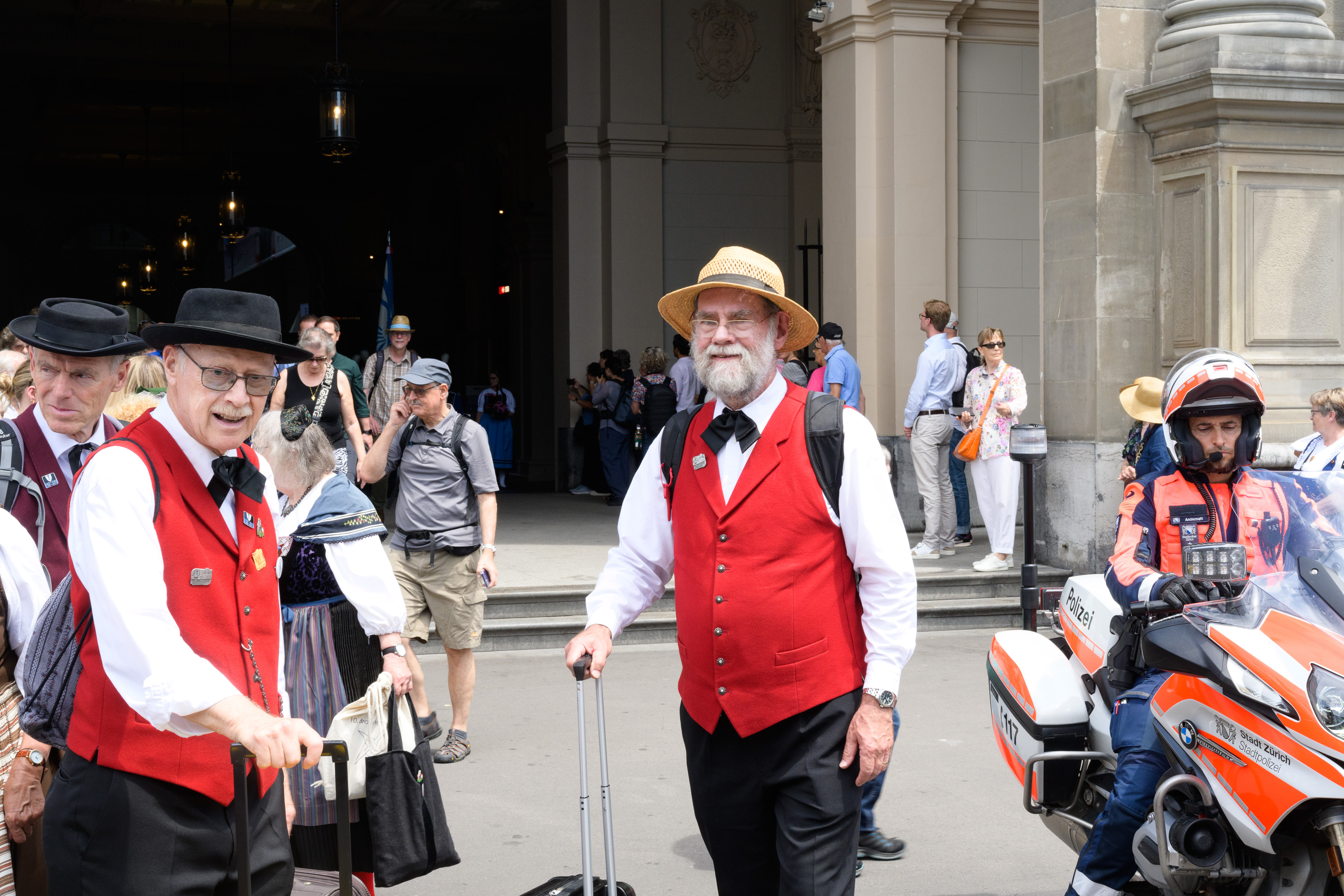 unterwegs zur Delegiertenversammlung in der Kirche St. Peter