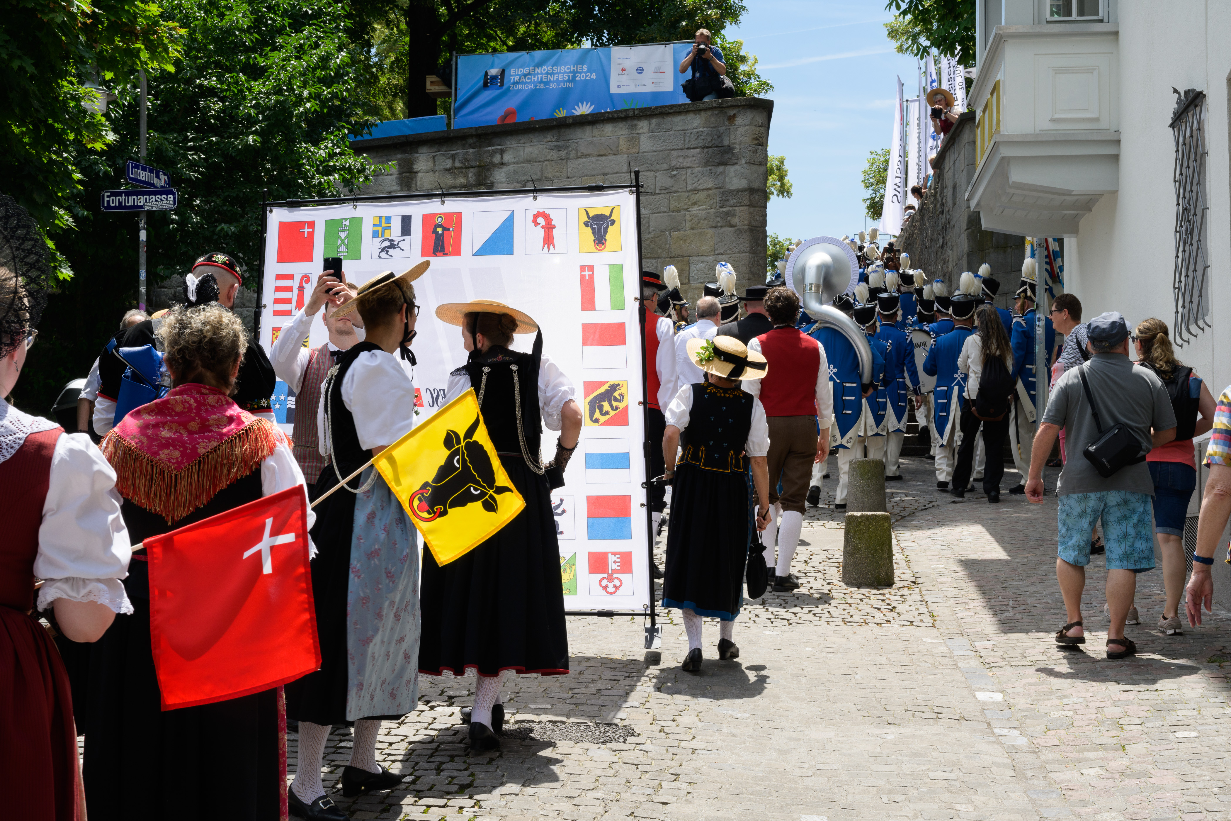 unterwegs zur Delegiertenversammlung in der Kirche St. Peter