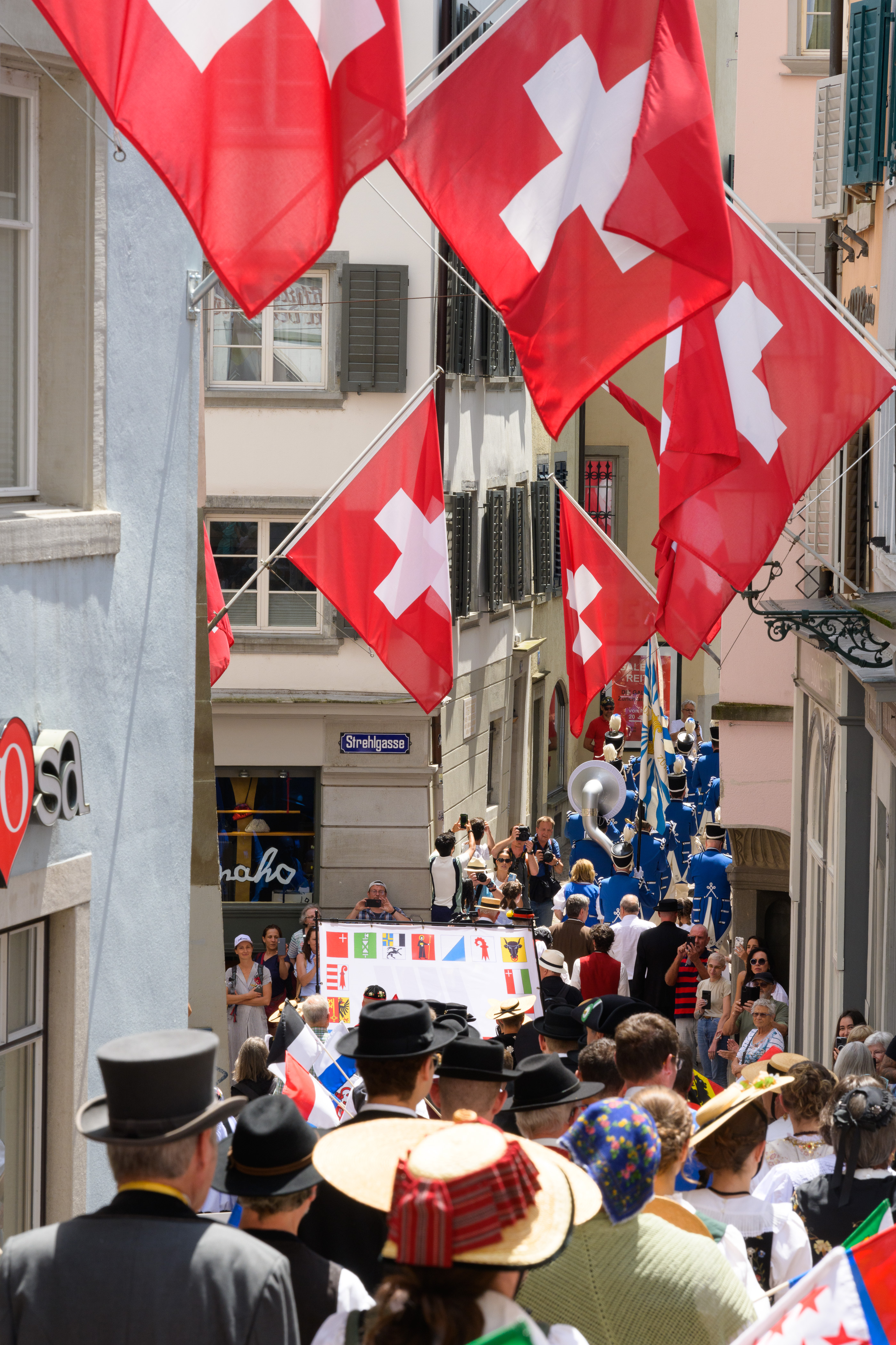 unterwegs zur Delegiertenversammlung in der Kirche St. Peter