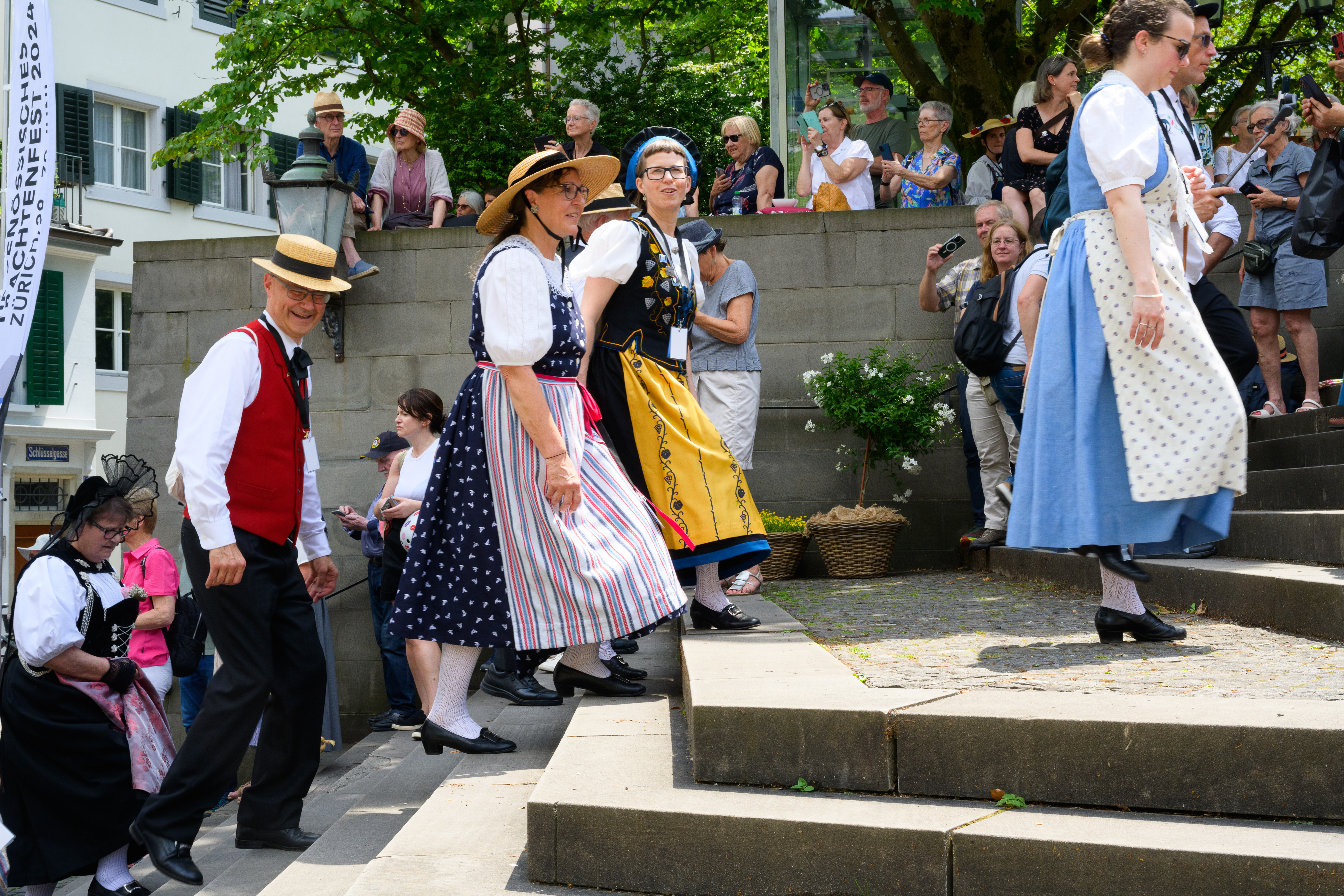unterwegs zur Delegiertenversammlung in der Kirche St. Peter