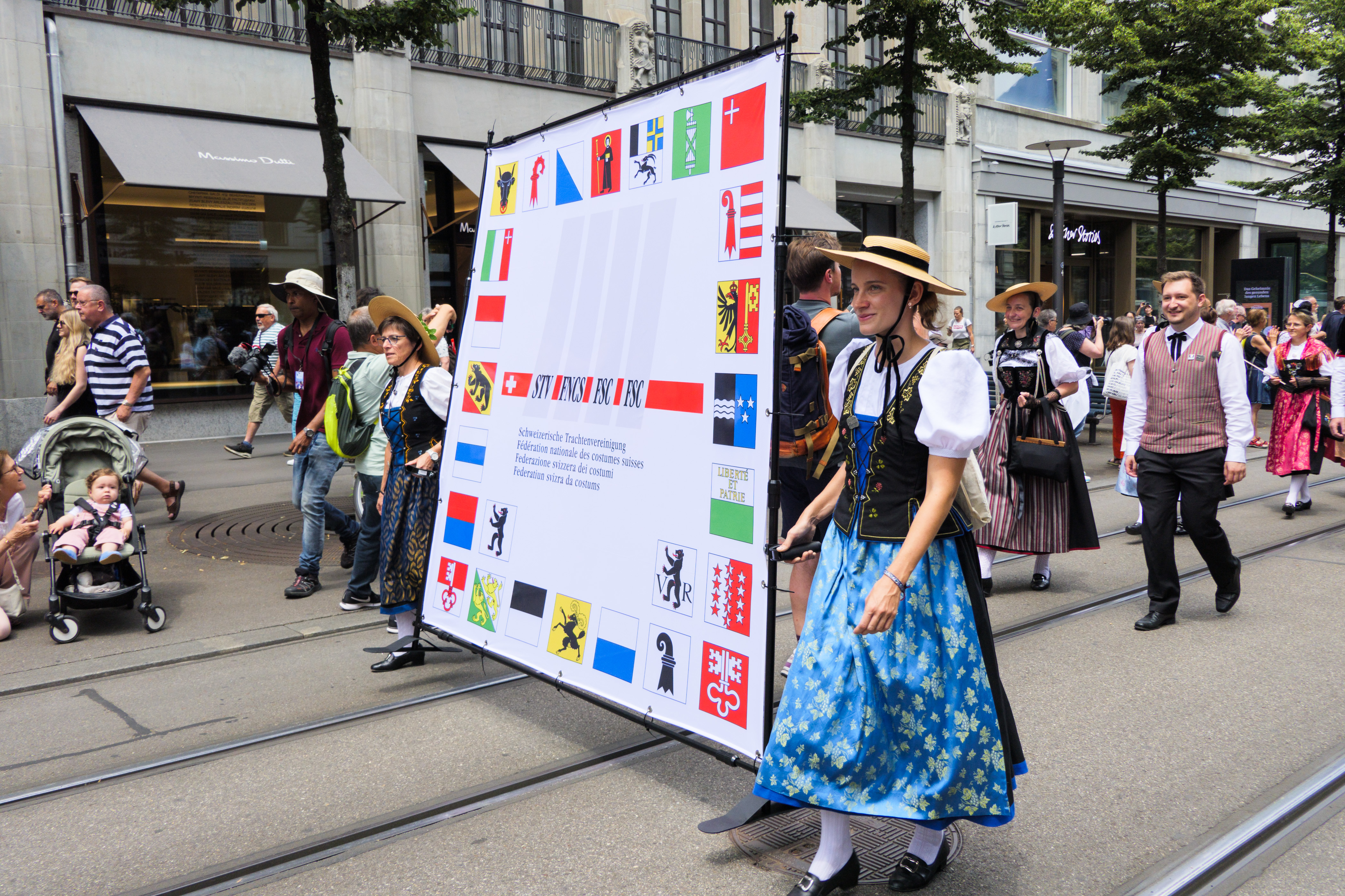 unterwegs zur Delegiertenversammlung in der Kirche St. Peter